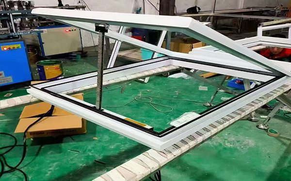 某地下车库出入口河南排烟窗配置工程