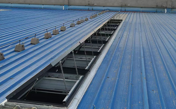 某城市大型商业综合体中庭河南排烟窗工程