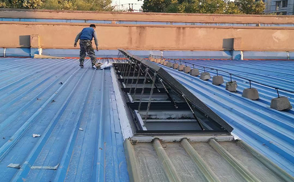 某区域性物流仓储中心河南排烟窗系统安装项目