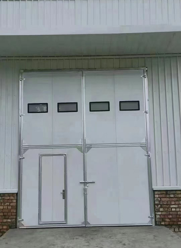 河南工业门在设备装配车间出入口的实施记录